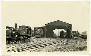 La 131T Alco-Cooke no 1257 de 1916(à gauche) vue à Tincourt-Boucly, vers la fin de la Première Guerre mondiale.