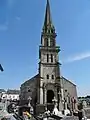 Église Saint-Gilles d'Elliant ː façade et clocher.