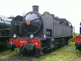 Une locomotive-tender 3-141 TC de la SNCF équipée d’écrans pare-fumée.