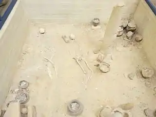 Reconstitution d'une partie de la nécropole de Roz-an-Tremen, datant de l'âge du fer (Musée de la préhistoire finistérienne de Penmarc'h).