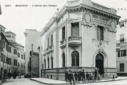 Carte postale représentant le bâtiment dans la première moitié du XXe siècle, avant sa surélévation.
