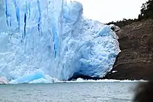 La zone d'abrasion latérale où le glacier est en contact avec la paroi rocheuse.