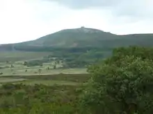 Le mont Saint-Michel de Brasparts vu de Botmeur.