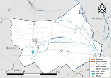 Carte en couleur présentant le réseau hydrographique de la commune