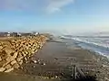 Penhors : le cordon d'enrochement protégeant la route littorale D 40 attaqué par la mer à la suite de la tempête du 1er février 2014.