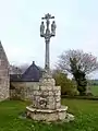 Chapelle Notre-Dame de Tréguron : le calvaire près de la chapelle