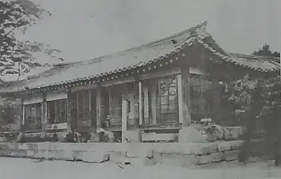 Le Chejungwon (en), premier hôpital moderne du pays en 1885.