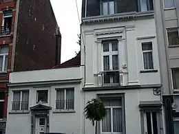 1889 - Maison et atelier d'artiste pour l'agent de change Félix Rodberg, 30 rue Washington à Ixelles, par Henri Van Dievoet, architecte.