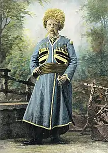 Circassien portant la tchokha traditionnelle (manteau de laine), 1898.