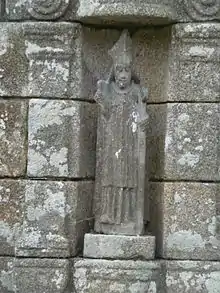 Plouvien : fontaine de Saint-Jaoua, statue de saint Jaoua