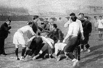1902 : Match SOET (Stade olympien étudiants de Toulouse) contre Vetos Sports, à la prairie des filtres (Toulouse, arbitre Charles Brennus).