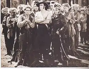 Martyrs of the Alamo (1915) : Alfred Paget (au centre) et Sam De Grasse