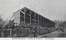 Les tribunes du terrain du TOEC au parc des sports, en décembre 1920.