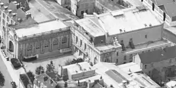 Vue aérienne du théâtre, en avril 1935.
