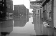 Photographie représentant une rue submergée par l'eau