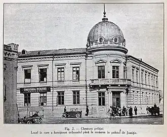 l'ancien tribunal de Ploiești imaginé et construit par Toma N. Socolescu, en 1879.