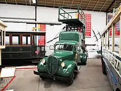 Ford 1938, véhicule d'entretien des câbles du tramway et du trolleybus.