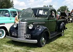 Camion GMC 1940 avec cabine d'origine.