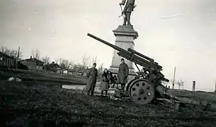 Vue de la statue sous l'occupation allemande en avril 1943