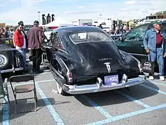 Arrière d'une deux portes fastback.