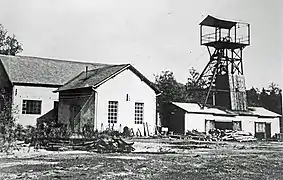 Le puits de l'Étançon en activité dans les années 1950.