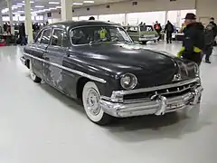 Sedan de 1951, vue avant…