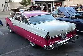 Ford Fairlane Crown Victoria de 1955, vue arrière