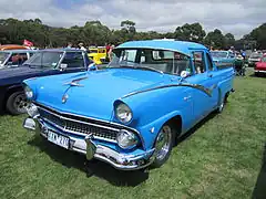 Ford Mainline Coupe Utility V8 de 1954.