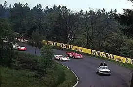 Siffert en course sur une Porsche 908/2 en 1969.