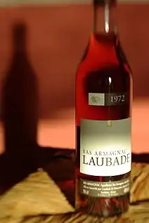 Bouteille d'armagnac, l'étiquette mentionnant « 1972 Bas-Armagnac Laurade ».