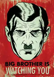Sur un fond rouge, dessin en noir et blanc d'un visage d'un homme au regard dur, avec une moustache en brosse à dent. En bas, est inscrite une phrase en anglais : « Big Brother is watching you ».