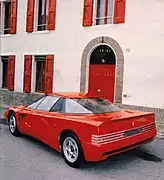 La Ferrari 408 4RM s/n 70183 devant la maison d'Enzo Ferrari en 1987.