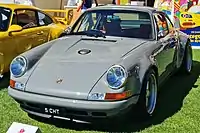 Une Porsche 911 réinventée par Singer au Concours de Londres 2021.