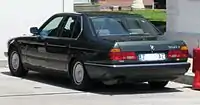 BMW 750i, vue arrière