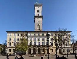 Hôtel de ville, place du Rynok (du marché).