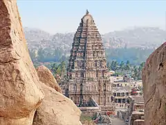 Gopuram du temple de Virupaksha