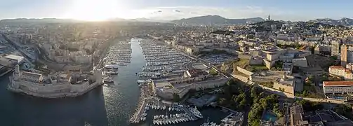 Vue panoramique de Marseille, la ville la plus peuplée de Provence et des Pays d'Oc