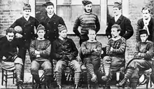 Photographie noir et blanc de l’équipe des Royal Engineers. Huit des 11 joueurs présents sur la photo ont disputé la finale de la Coupe d’Angleterre 1872