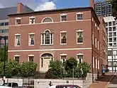Harrison Gray Otis House mansion, sur Cambridge Street, est le siège social de l'American Meteorological Society.