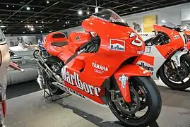 Yamaha YZR500 de Max Biaggi en 2001.