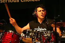 Mike Mangini à Singapour en 2004.