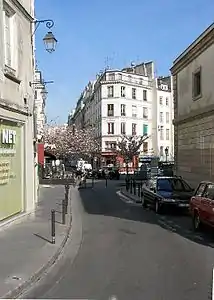 La rue Descartes à la jonction de la rue de la Montagne-Sainte-Geneviève.