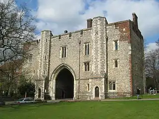 Ancienne porte de l'abbaye.