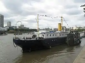 Ancien navire de guerre HMS President sur la Tamise près de Victoria Embankment.