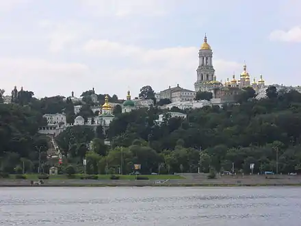 Le monastère de la Laure des Grottes de Kiev est situé sur les collines de la rive droite du Dniepr.
