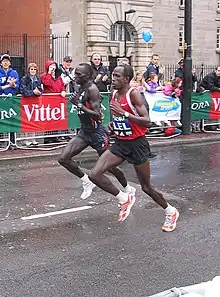 Le vainqueur 2006 Felix Limo (à gauche) et le triple vainqueur Martin Lel (à droite)