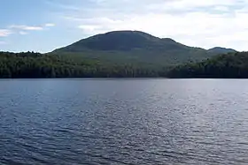 Vue du Lac Stukely et du Mont Chauve.