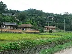 Maisons traditionnelles au village