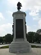 Le monument vu de derrière