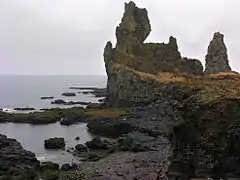 Formation rocheuse à Lóndrangar à l'extrémité sud du parc.